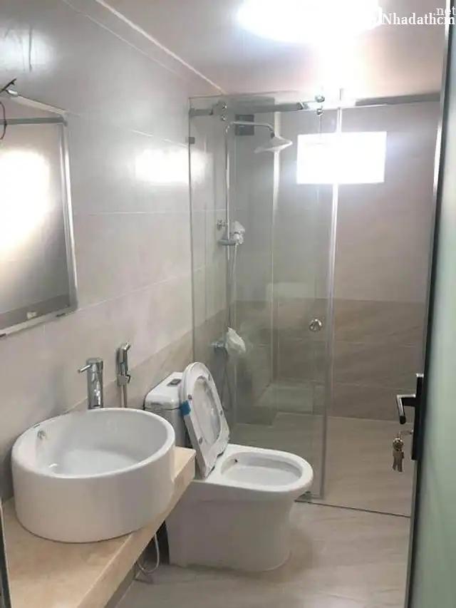 Cho thuê nhà sát mặt tiền, 50m2, 2 lầu, 2pn, 3wc, Đường Đỗ Tấn Phong, Phường 8, Quận Phú Nhuận, Tp Hồ Chí Minh