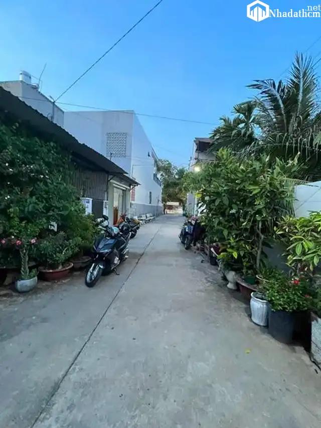Cho thuê nhà hẻm xe hơi, giá 5.5 Triệu/ Tháng, Quận 9