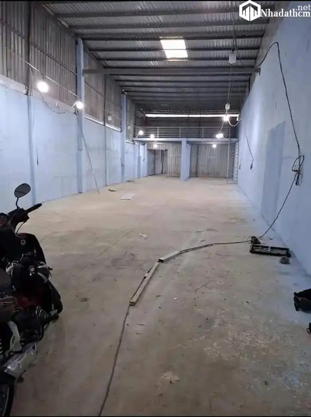 Rộng 300m2, giá 10 triệu/ tháng, điện 3 fa, Bình Chánh