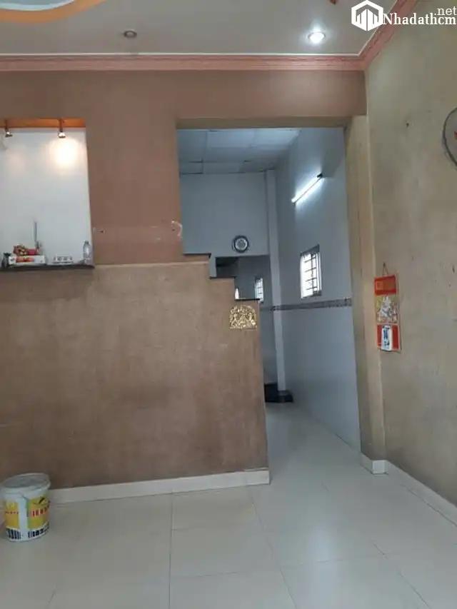 Nhà hẻm xe hơi, 4pn, 3wc, giá 6.5 triệu tại Quận 12.