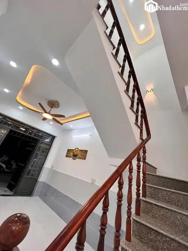 Bán nhà hẻm xe hơi tại Hóc Môn, giá 1.9 tỷ