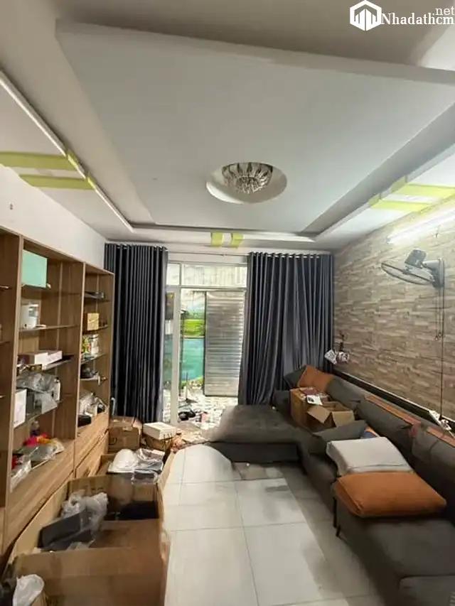 Bán gấp nhà 2 tầng, hẻm ô tô, giá 3 tỷ, quận Tân Bình