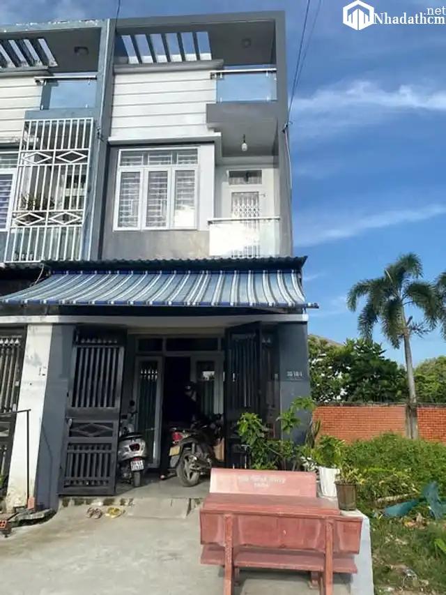 Bán nhà 3.55 tỷ, hẻm 8m, trung tâm quận 12