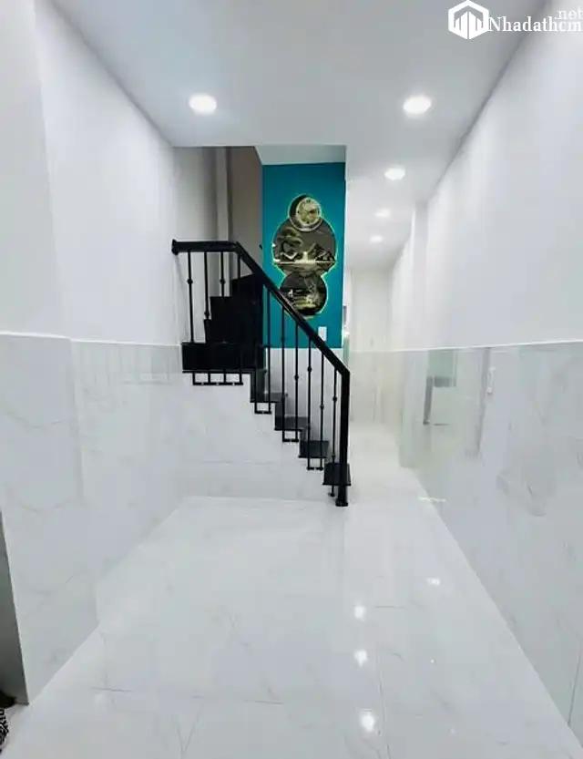 Nhà 2 tầng, 21.1m2, giá 2 tỷ, hẻm xe hơi, tại Tân Phú