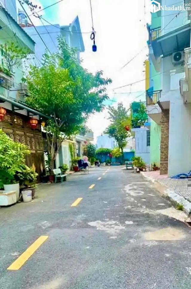 Nhà 4 tầng, hẻm 8m, 58.4m2, 4pn, 4wc, giá 5 tỷ, gần chợ