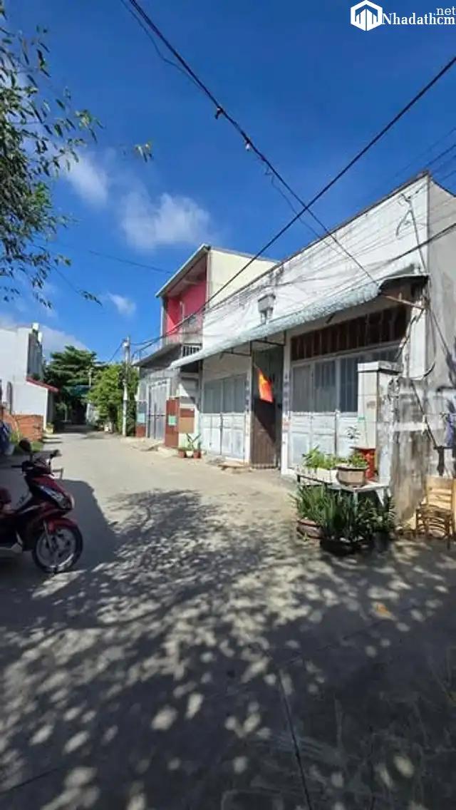 Dãy trọ 8 phòng, 300m2, giá 7.5 tỷ, gần khu du lịch