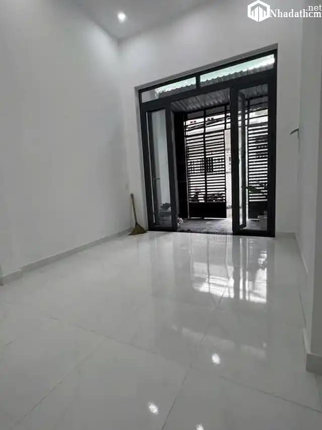 Bán nhà hẻm ô tô, 53m2, giá 2.49 tỷ, gần trường, chợ