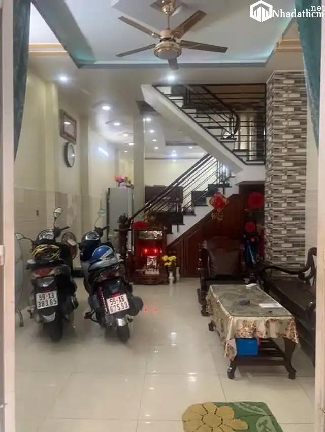 BÁN NHÀ 3 LẦU NGAY CHỢ ĐẦU MỐI