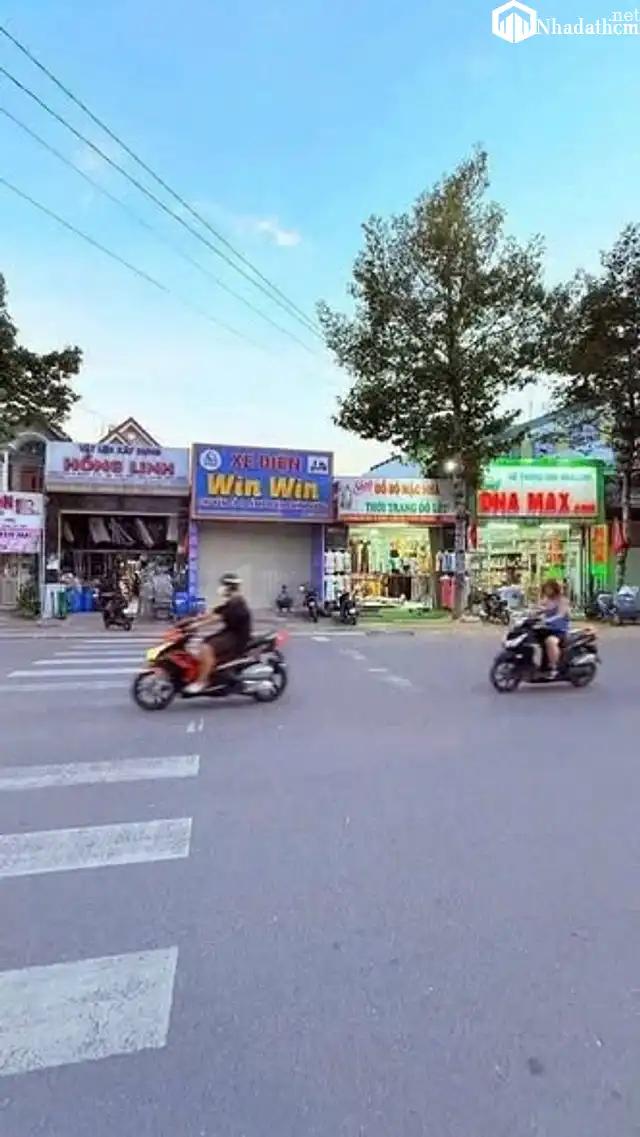 CĂN NHÀ HOÀNG CÔNG MẶT TIỀN NGUYỄN HỮU CẢNH, DĨ AN
