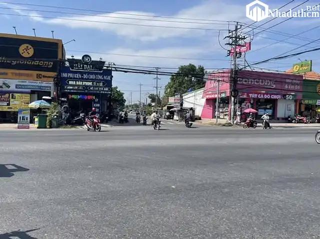 Mặt tiền nhựa nông trường - Trung Tâm KCN Phước Đông