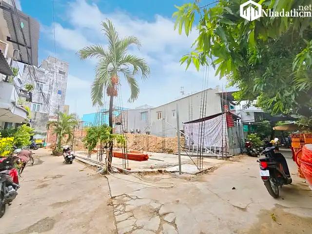 Bán lô đất hai mặt tiền ngay chợ Bình Trị Đông