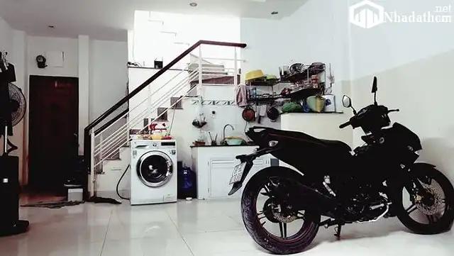 Cho thuê nhà rộng, hẻm xe hơi, Quận 10, 3pn, 2wc, giá 15 triệu
