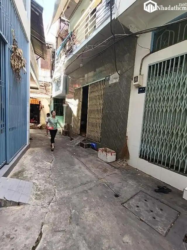 Bán nhà 2 tầng, 30m2, 1 lầu, Đường Lê Thị Bạch Cát, Phường 11, Quận 11, Tp Hồ Chí Minh