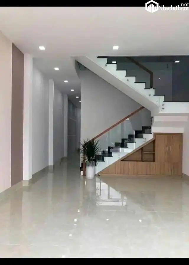 Cần bán gấp nhà tại xã bình chánh thu hồi vốn gấp chỉ 790tr sổ hồng riêng 790tr