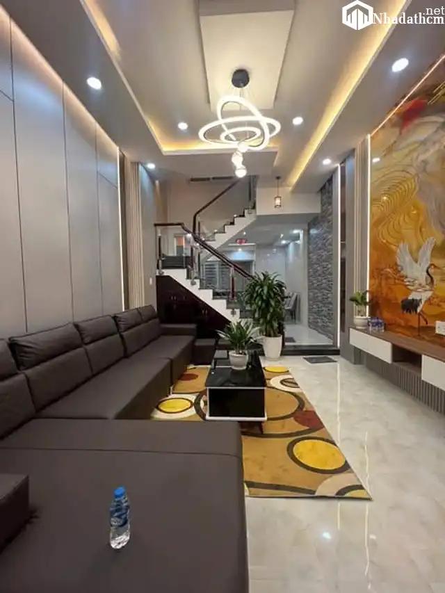 Nhà mới giá rẻ, gần chợ, trường học, 2 lầu, thuận tiện kinh doanh, Quận 12