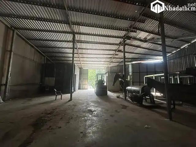 Xưởng rộng 180m2, đường xe tải 8 tấn, giá 7 triệu, Bình Chánh