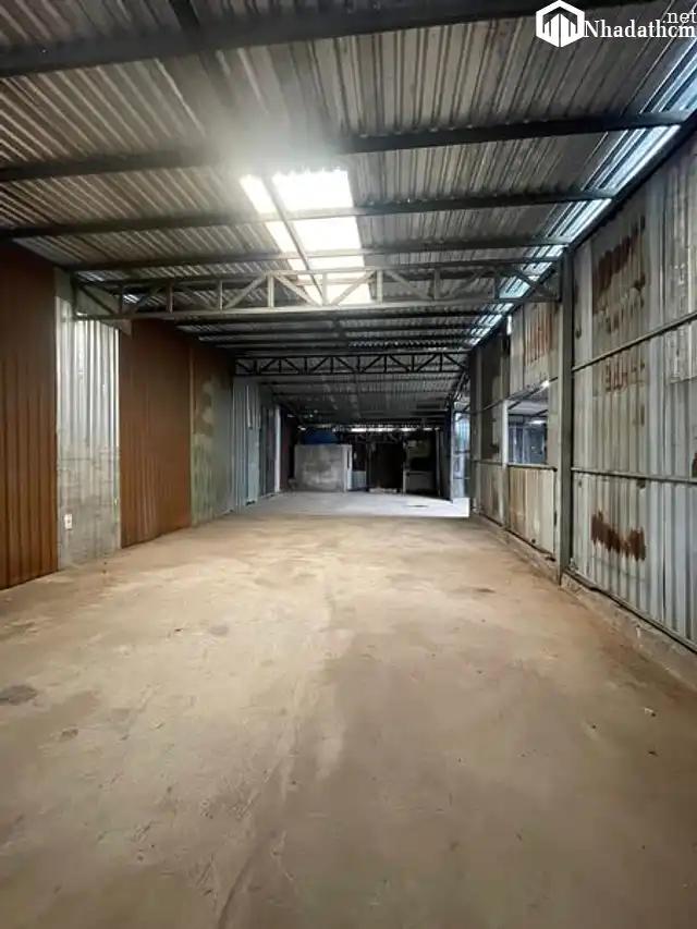 Kho, nhà xưởng 2000m2, có điện 3 fa, giá 10 triệu, Bình Chánh