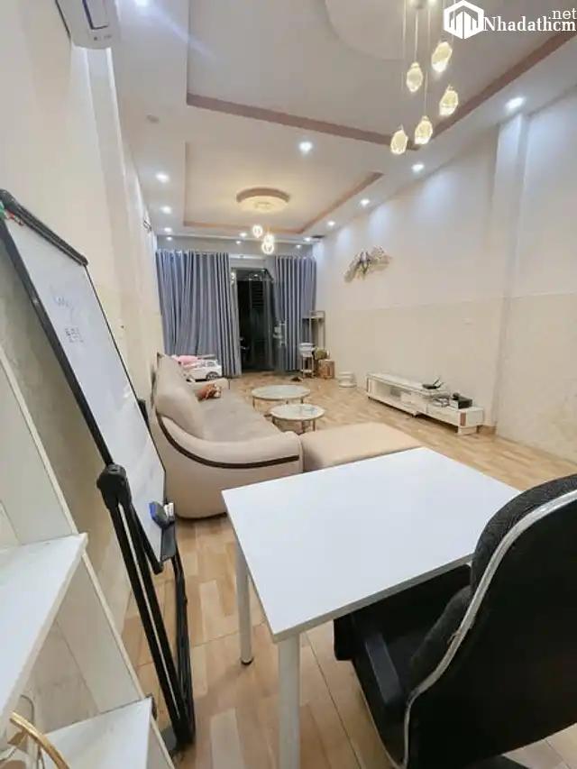 Cho Thuê Nhà Mặt tiền Ngã Tư Xe 16 Chỗ Quay Đầu, Tân Phú