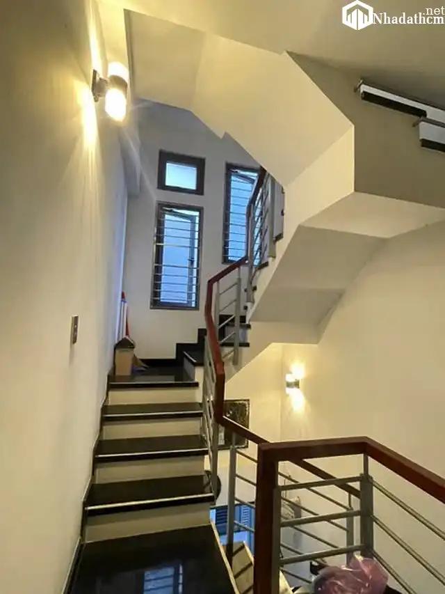 Bán nhà trong hẻm tại Trần Quang Diệu, 2 tầng, 6.3 tỷ, Quận 3