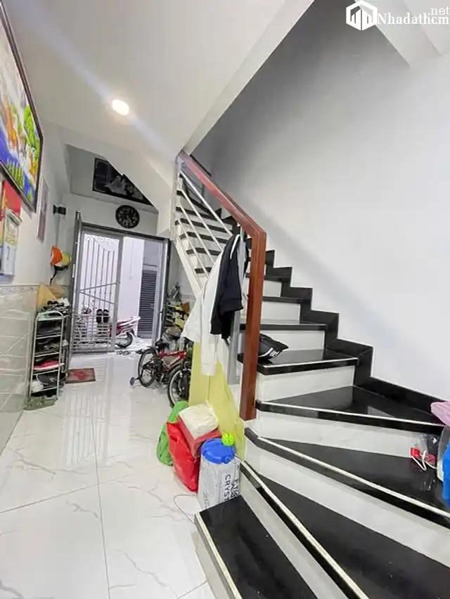 Bán gấp nhà trước tết, 36m2, 2 lầu, 3pn, 3wc, hẻm xe máy, Quận 10