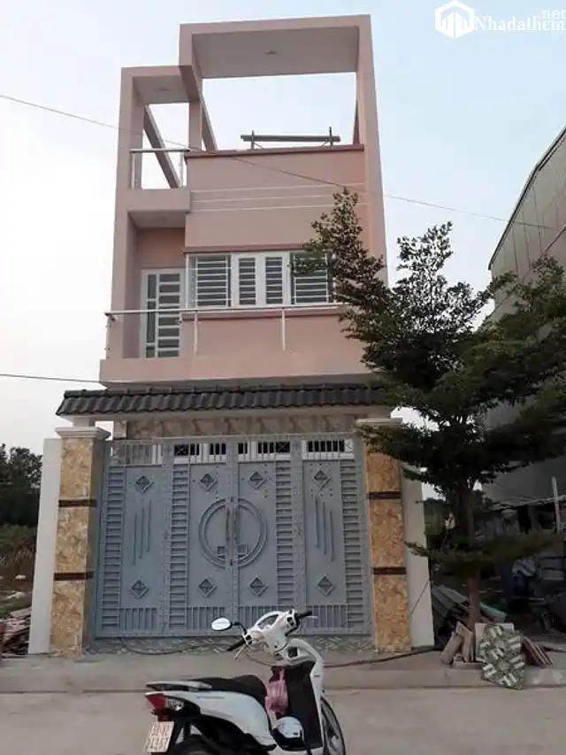 Nhà mới sơn sửa, sạch sẽ, thoáng mát, 2 lầu, 2pn, 3wc, Q12, giá 8 triệu