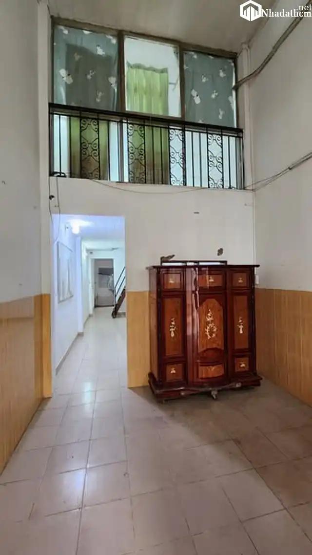 Cho thuê nhà trục hẻm xe hơi, tịa Cách Mạng Tháng 8, Quận 10, giá 10 triệu