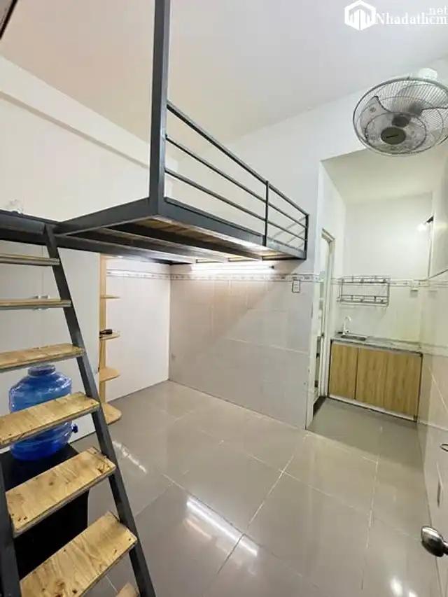 Phòng có gác, có máy lạnh, tại đường Trường Chinh, Quận 12, giá 2.8 triệu