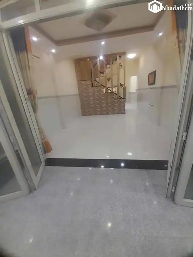 Cho thuê nhà ấp 6 Hóc Môn, 1 lầu, 3pn, 2wc, giá 6 triệu