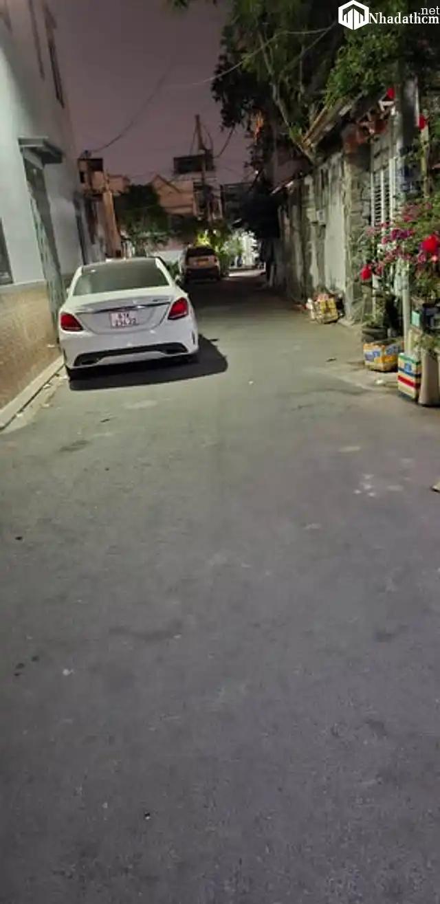 Nhà sát mặt tiền đường Nguyễn Văn Quá, hẻm ô tô, giá 4.1 tỷ, Quận 12