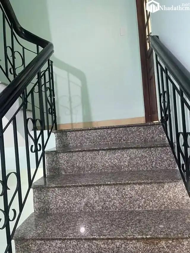 Nhà hẻm xe tải 8m, tiện cho kinh doanh, 80m2, 2 lầu, 4pn, 3wc, giá 18 triệu, tại Gò Vấp