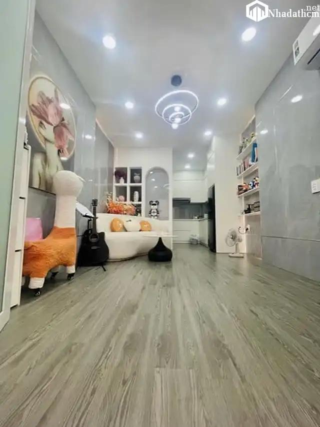 Nhà hẻm 3m, 3 phòng ngủ, 3wc, giá 4.65 tỷ, đường Lý Chính Thắng, Quận 3
