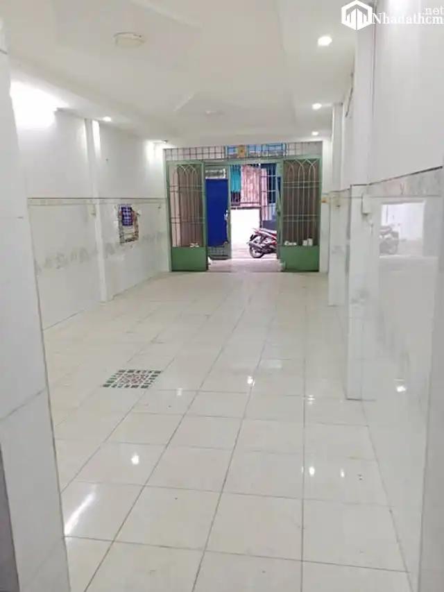Nhà hẻm xe hơi thông, khu sầm uất, gần chợ, đường Trường Chinh, Quận 12, giá 3.95 tỷ