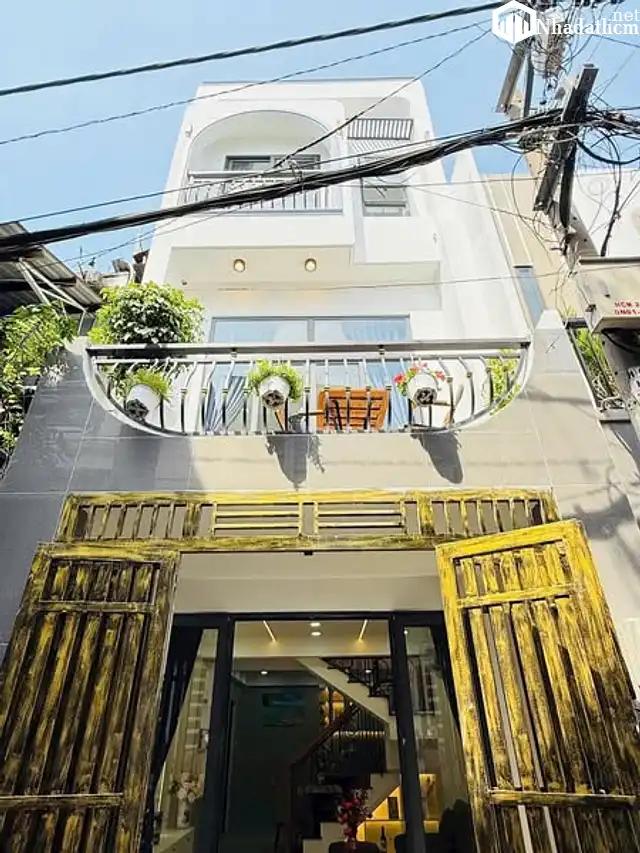 Nhà  1 trệt 2 lầu gồm sân để xe máy phòng khách bếp 4 pn 3 tolet ban công , giá 5.49 tỷ