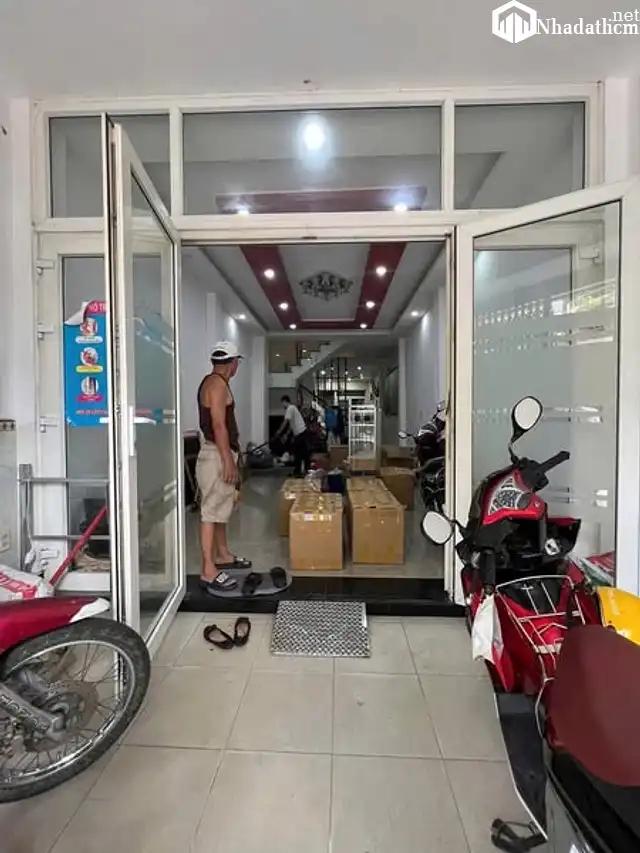 Nhà 1 trệt, 3 lầu, sân thượng trước – 4 phòng ngủ, 5 vệ sinh, đường Số 9, giá 20 triệu