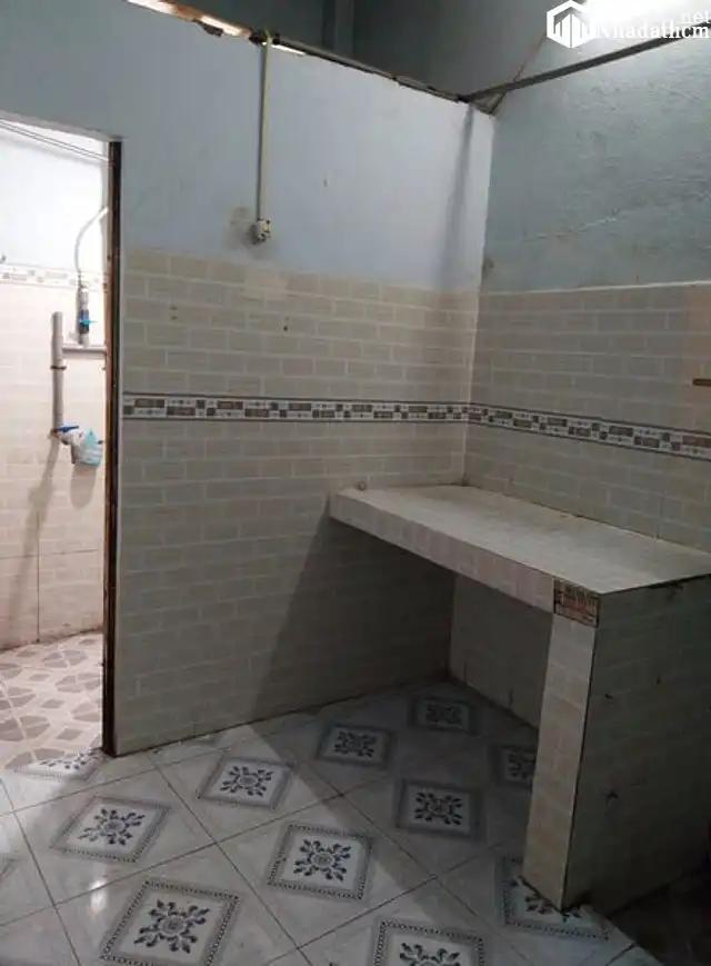 nhà 4*10, giá 2,5 triệu  cấp 4, 1pn  không gác,nhà đẹp ,sạch sẽ có nước  sạch , đường A6