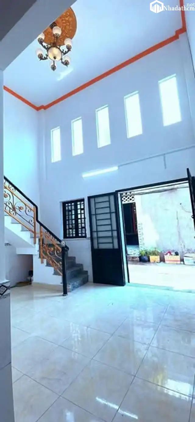 Nhà  5,2m x 10,5m, 1trệt ,1 lầu, 3 phòng ngủ. 2tolet, Đường Chiến Lược