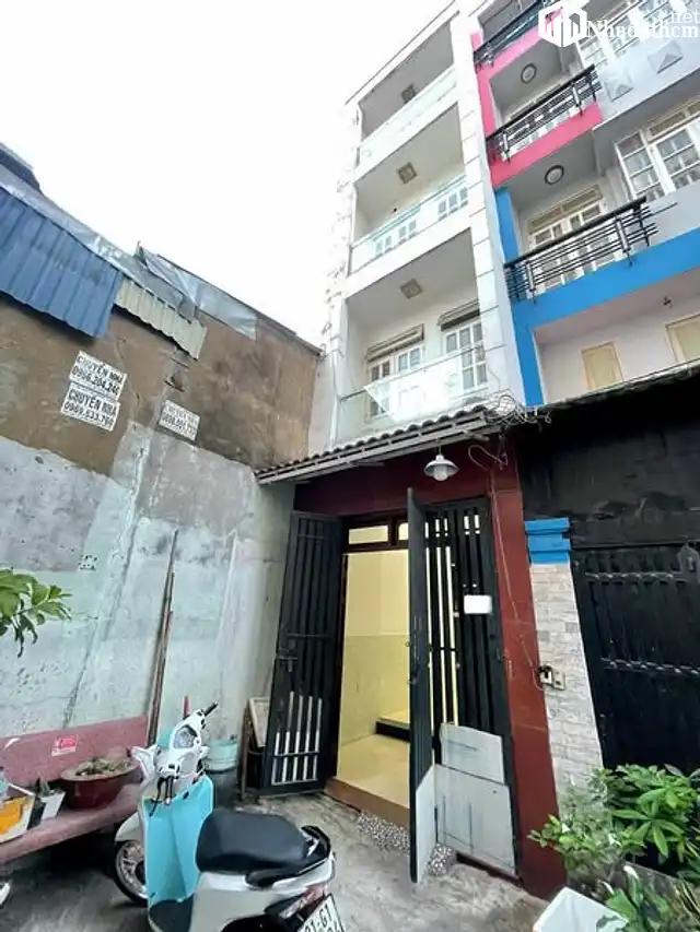 Nhà hẻm, 4 phòng ngủ , 3 toilet , phòng khách , bếp , sân thượng, giá 13 triệu, Đường Nguyễn Văn Khối