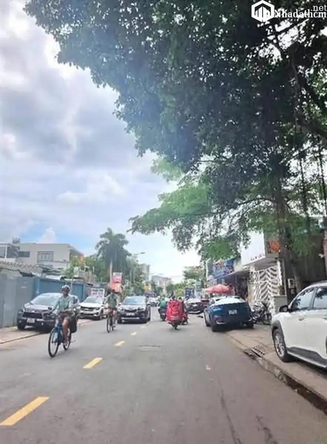 Hẻm nhựa rộng rãi - ô tô vào tận nơi, vị trí cực đắc địa sát mặt tiền đường Làng Tăng Phú.