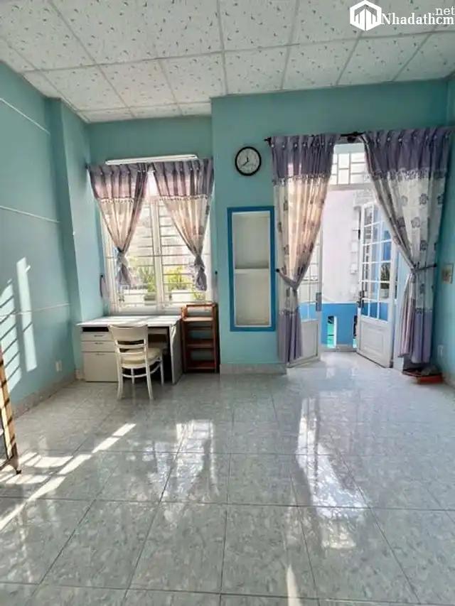 Cho thuê nhà hẻm rộng, trung tâm thị trấn Nhà Bè, giá 8 triệu.