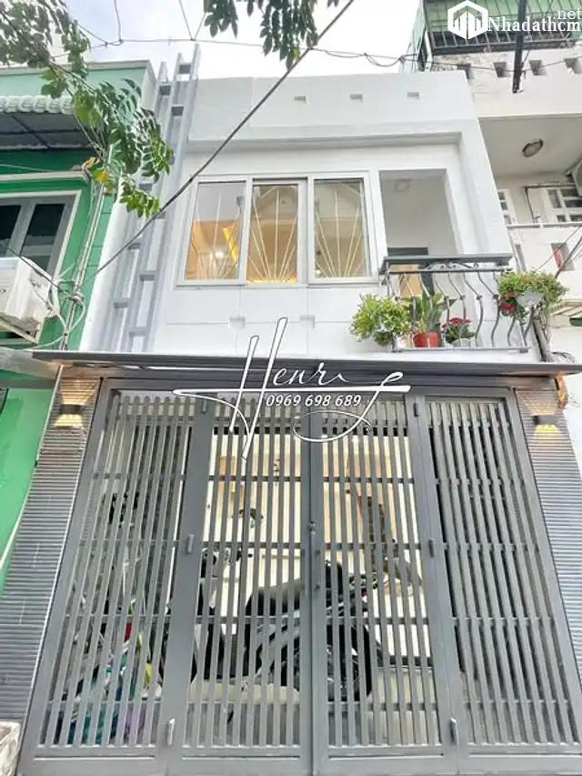 Bán gấp nhà trong hêm xe hơi, khu Phú Mỹ Hưng, Quận 7