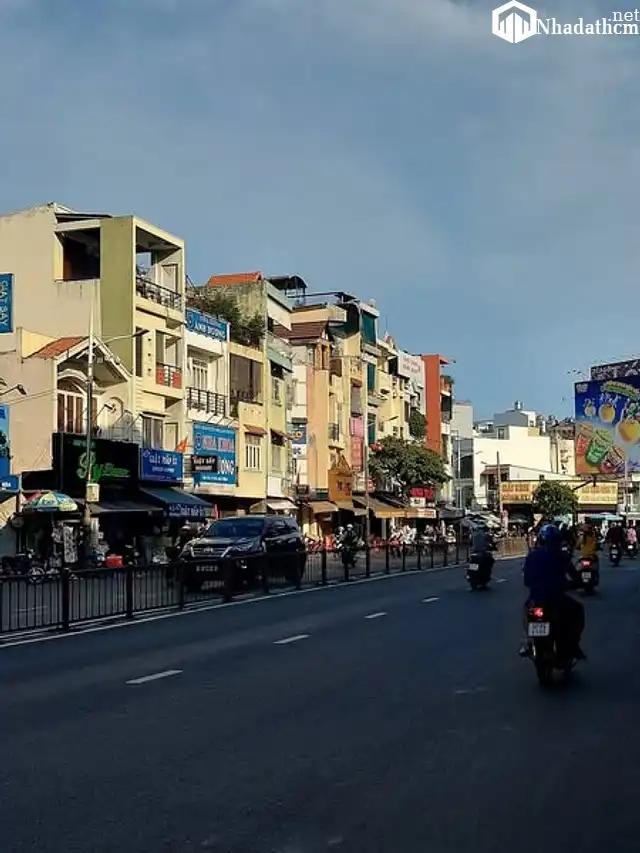 Cần bán nhà trong hẻm xe hơi, giá 4 tỷ, tại đường Dương Bá Trạc, Quận 8