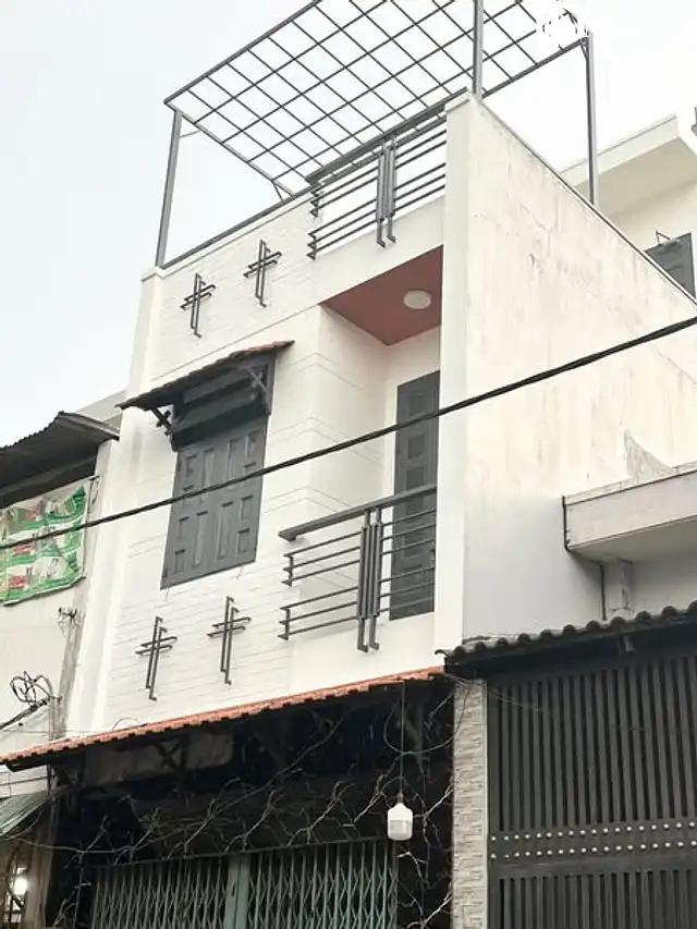 Bán nhà hẻm xe tải quay đầu, giá 5 tỷ, tại đường Lê Văn Quới, Bình Tân