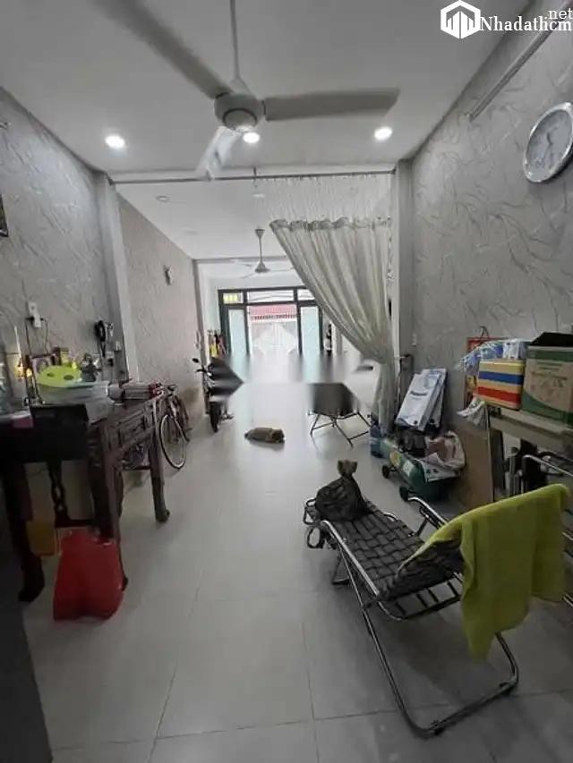 Cho thuê nhà 2 lầu, giá 24 triệu, trung tâm đường Nguyễn Đình Chiểu, Quận 3