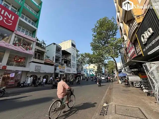 Cho thuê nhà 2 mặt tiền tại trung tâm Quận 5, phù hợp làm văn phòng, kinh doanh, giá 230 triệu