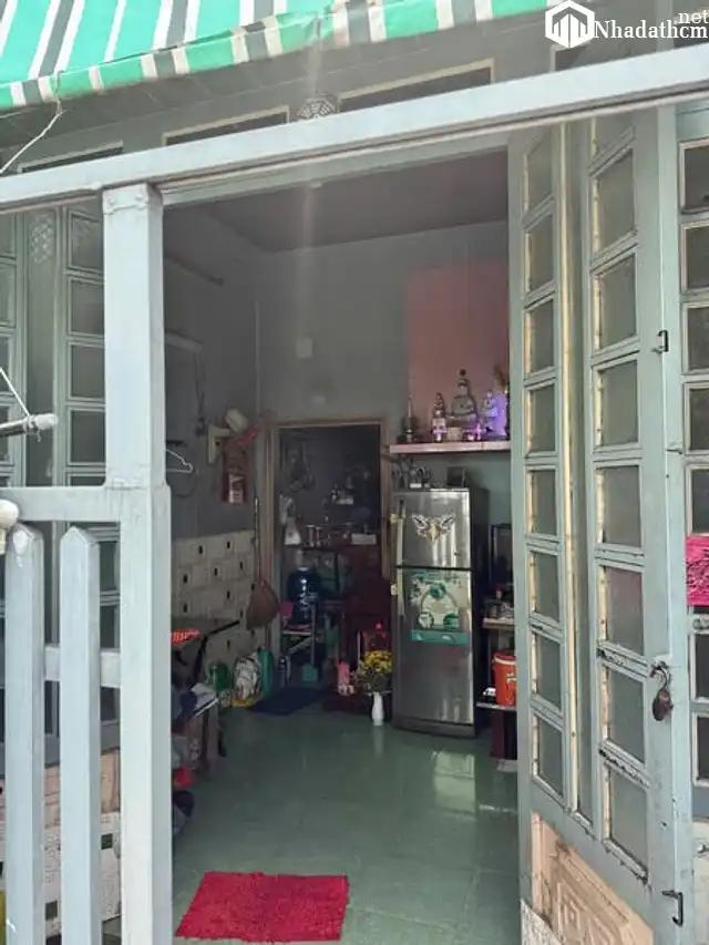 Nhà vi bằng, 23m2, giá 900 triệu, gần chợ, tại Bình Chánh