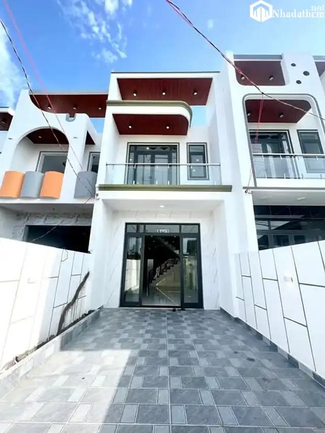 36m2 giá 800 triệu, 1 lầu, 3pn, 3wc, gần trường học, Bình Chánh