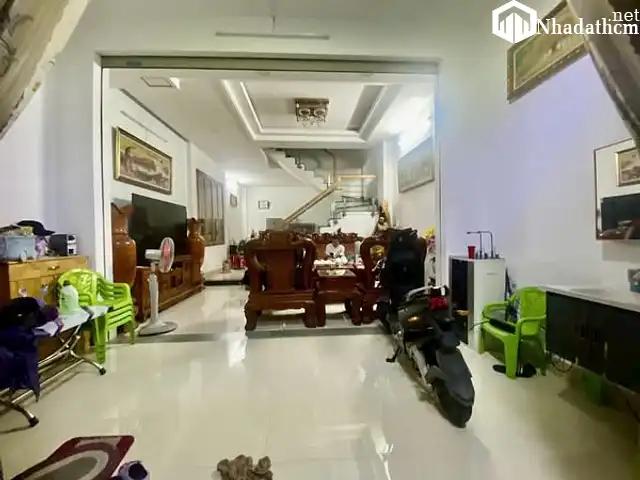 Nhà 4 tầng, hẻm xe hơi tránh nhau, gần chợ, siêu thị, giá 4.7 tỷ, tại Q12