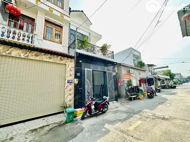 Nhà mặt tiền Đường Hiệp Thành 5, Quận 12, giá dưới 6 tỷ