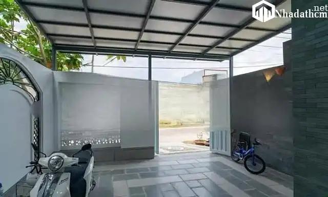 Chính chủ bán nhà mặt tiền, gần chợ Bình Chánh, giá 950 triệu