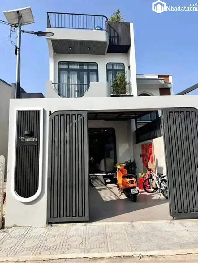 Cần bán nhà giá 0.87 tỷ, hẻm 5m, 100m2, 1 lầu, 3pn, 2wc, gần chợ